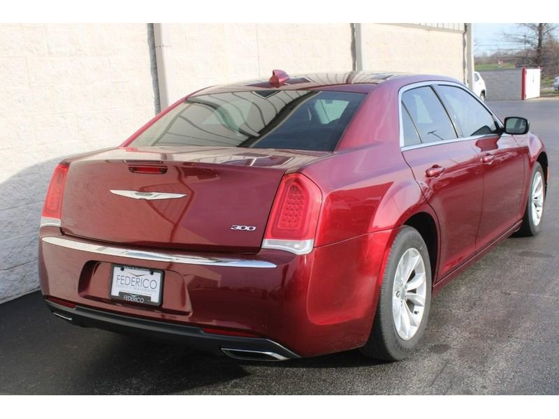 Used 2016 Chrysler 300 Limited image 3