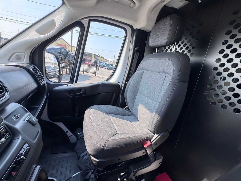 Used 2025 RAM ProMaster 2500 w/ U-Haul Equipment Group FWD image 19