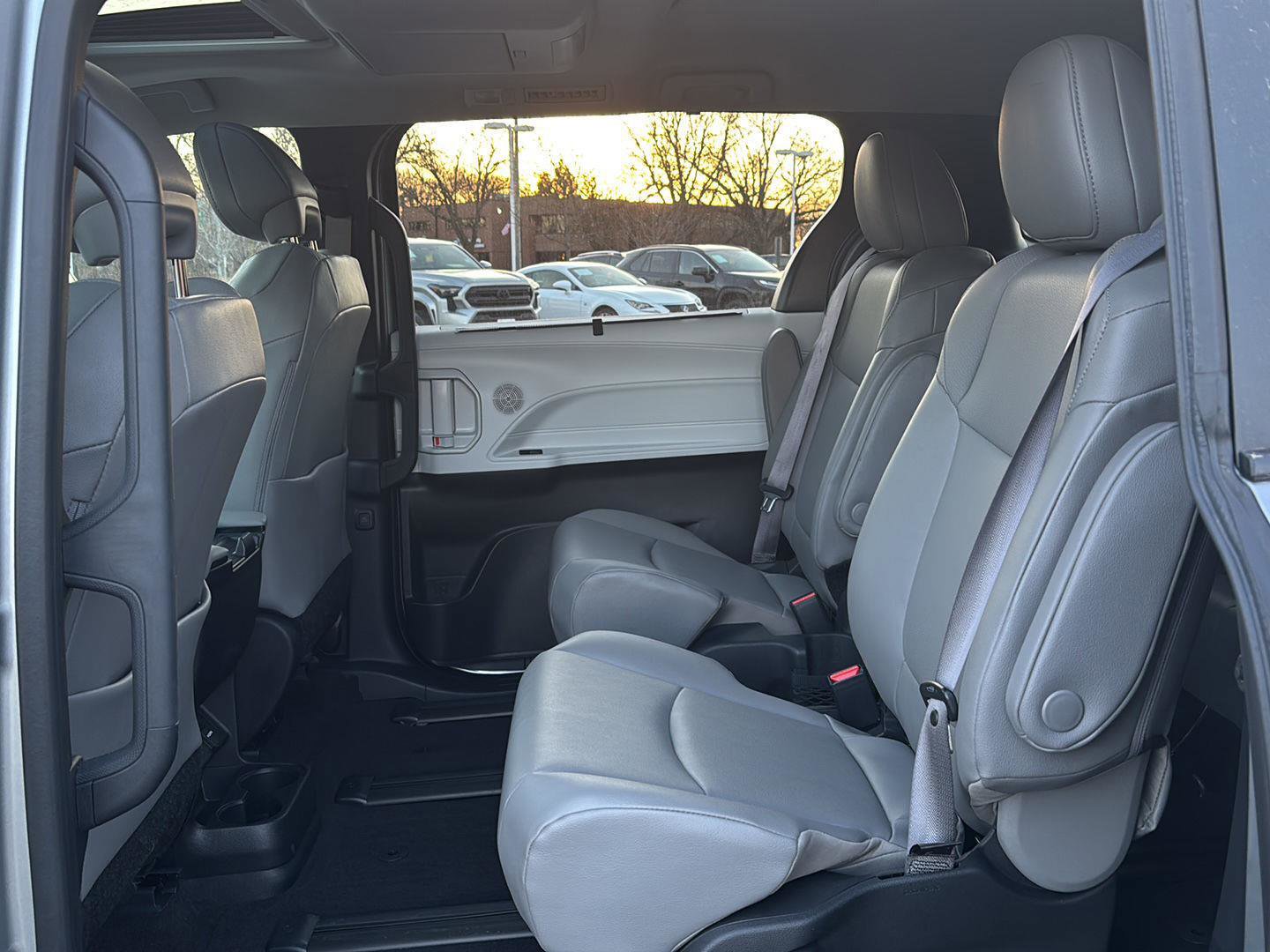 Used 2025 Toyota Sienna XLE w/ XLE Plus Package image 17