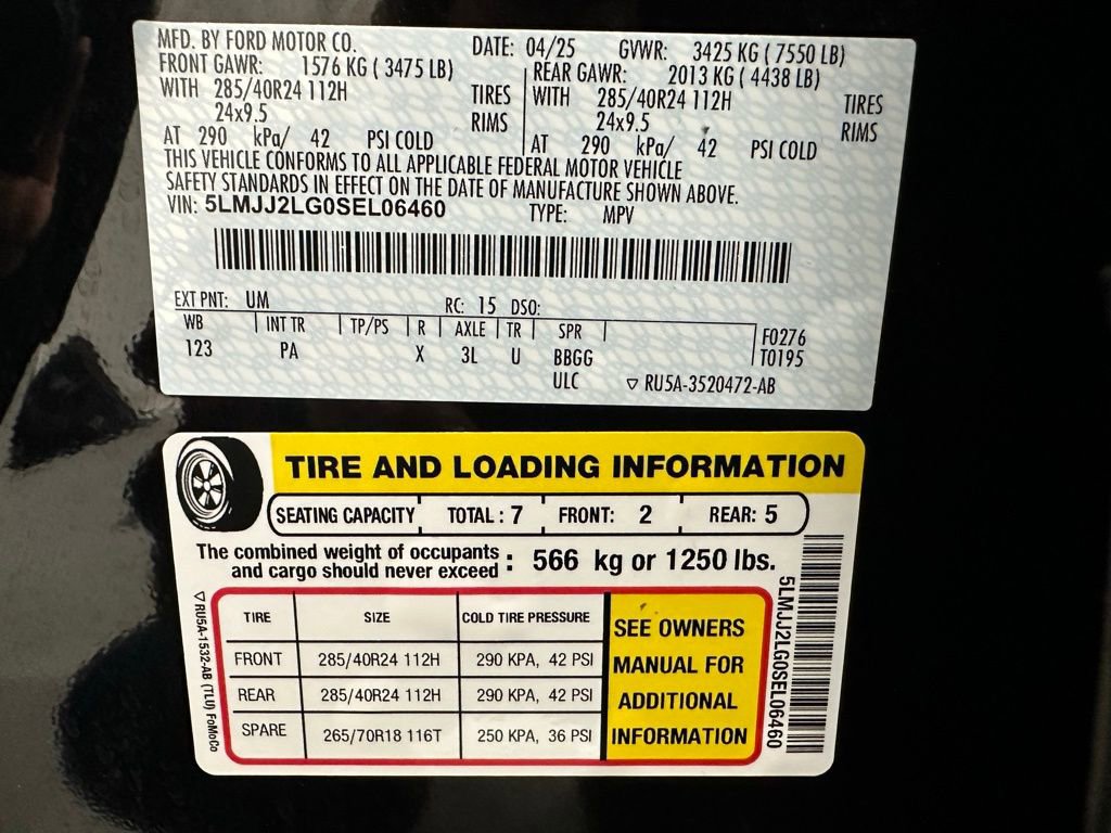 Used 2025 Lincoln Navigator Reserve image 11