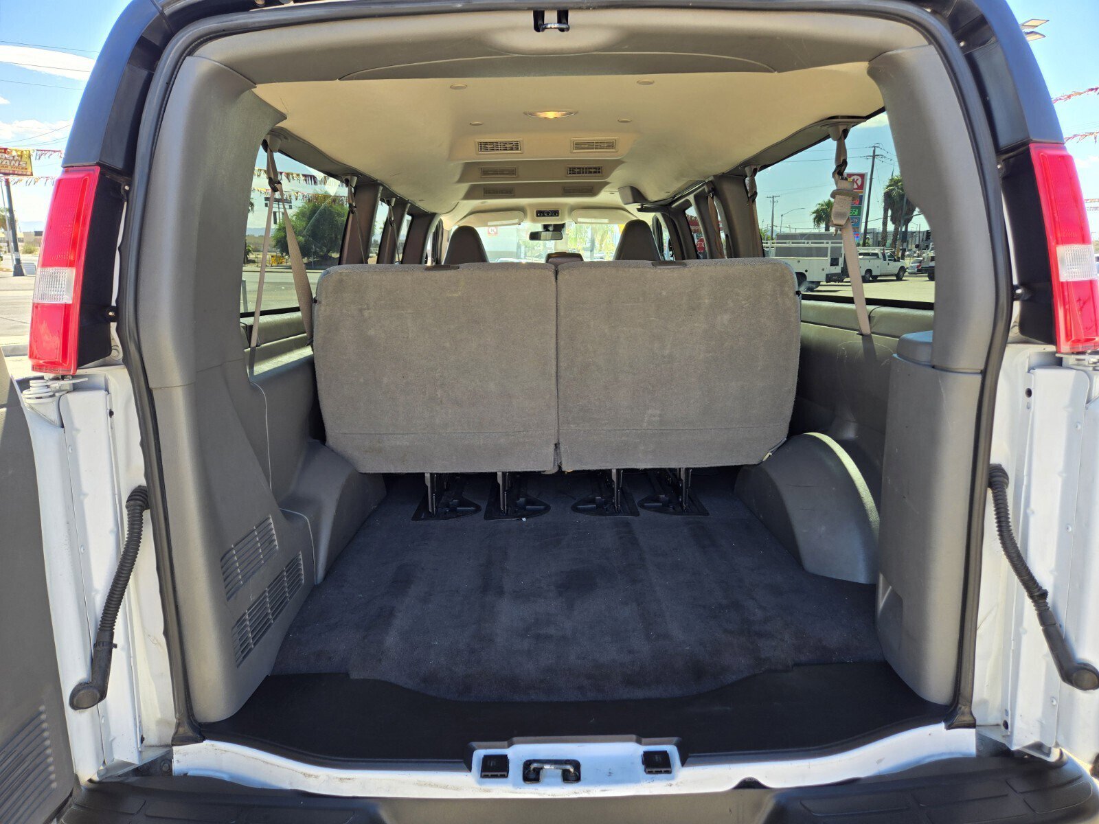 Used 2021 Chevrolet Express 3500 LT w/ LT Preferred Equipment Group RWD image 8