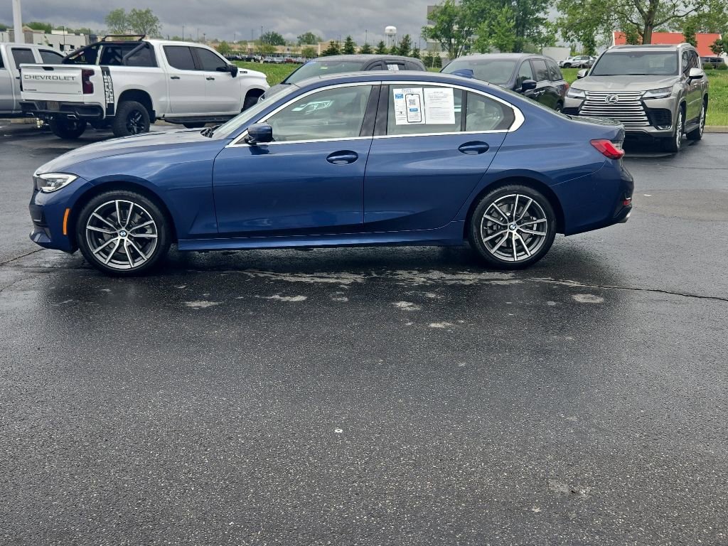 Used 2022 BMW 330i xDrive Sedan AWD/4WD image 4