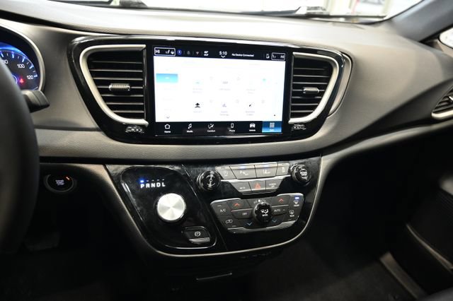 Used 2025 Chrysler Pacifica Select image 14