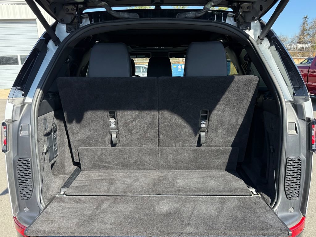Used 2020 Land Rover Discovery Landmark image 27