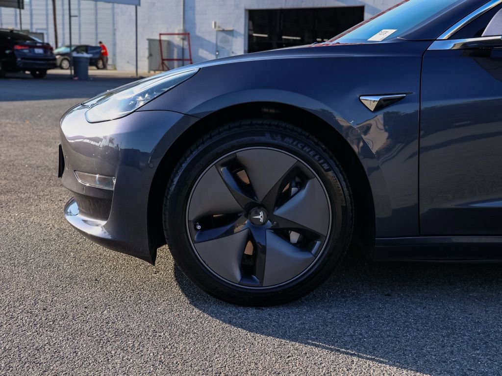 Used 2018 Tesla Model 3 Mid Range image 11