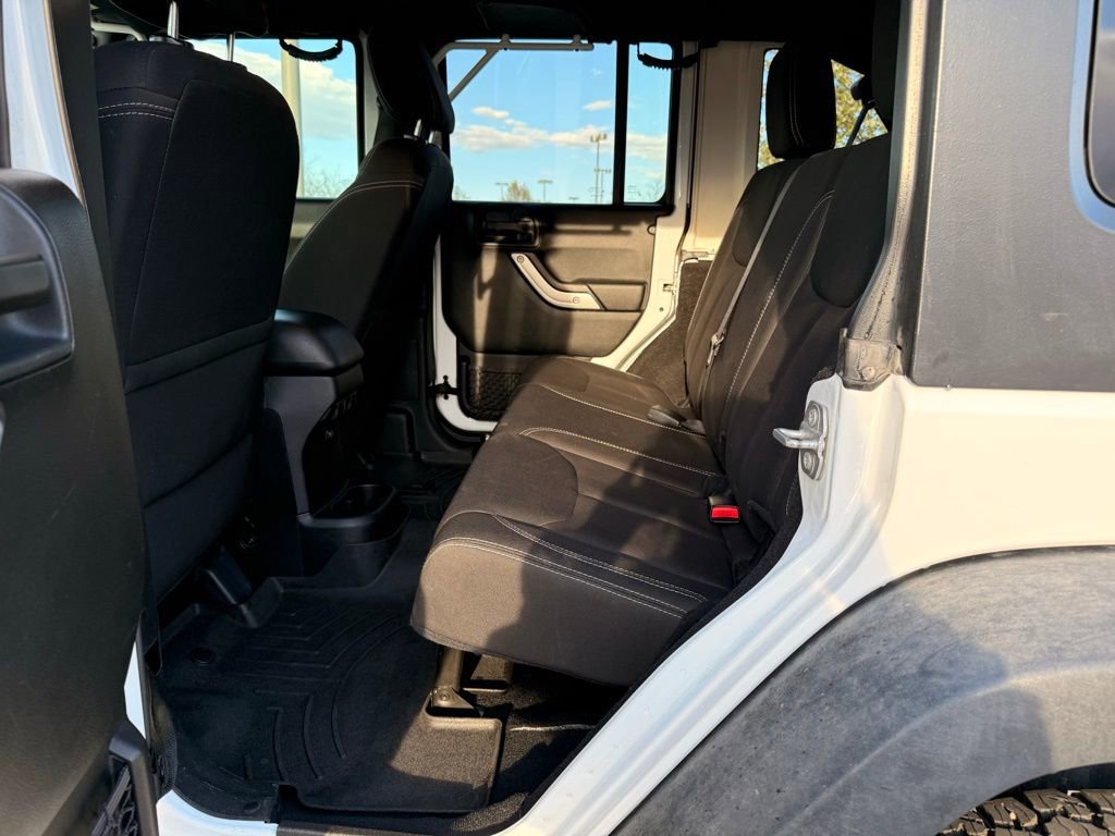 Used 2016 Jeep Wrangler Unlimited Rubicon w/ Connectivity Group image 26