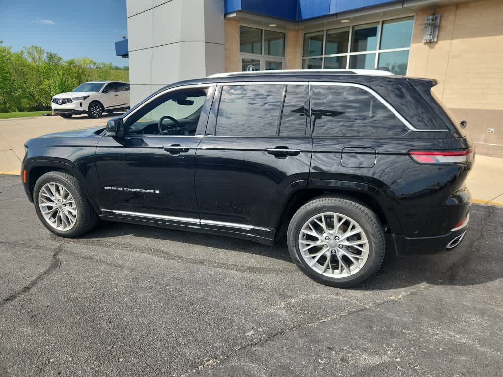 Used 2022 Jeep Grand Cherokee Summit AWD/4WD image 9