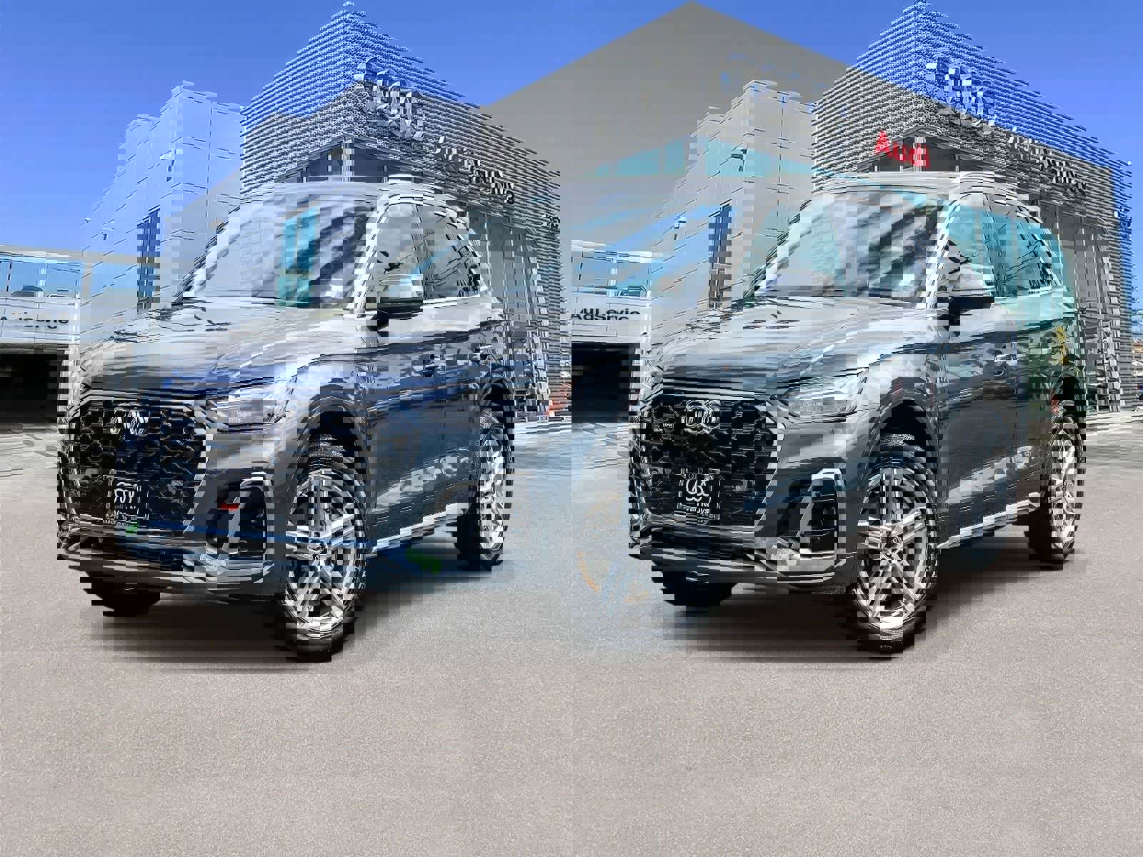 Used 2023 Audi Q5 e Premium w/ Convenience Package image 1