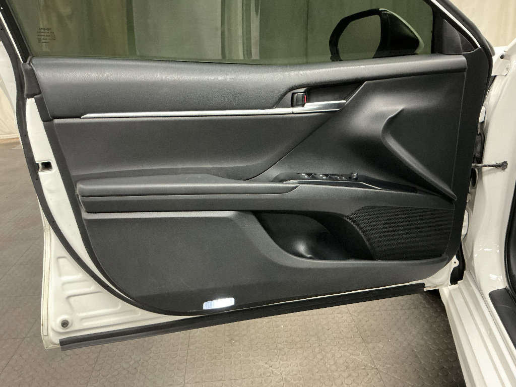 Used 2018 Toyota Camry SE w/ Protection Package (Q1) FWD image 19