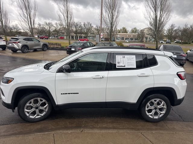 Used 2025 Jeep Compass Latitude image 6