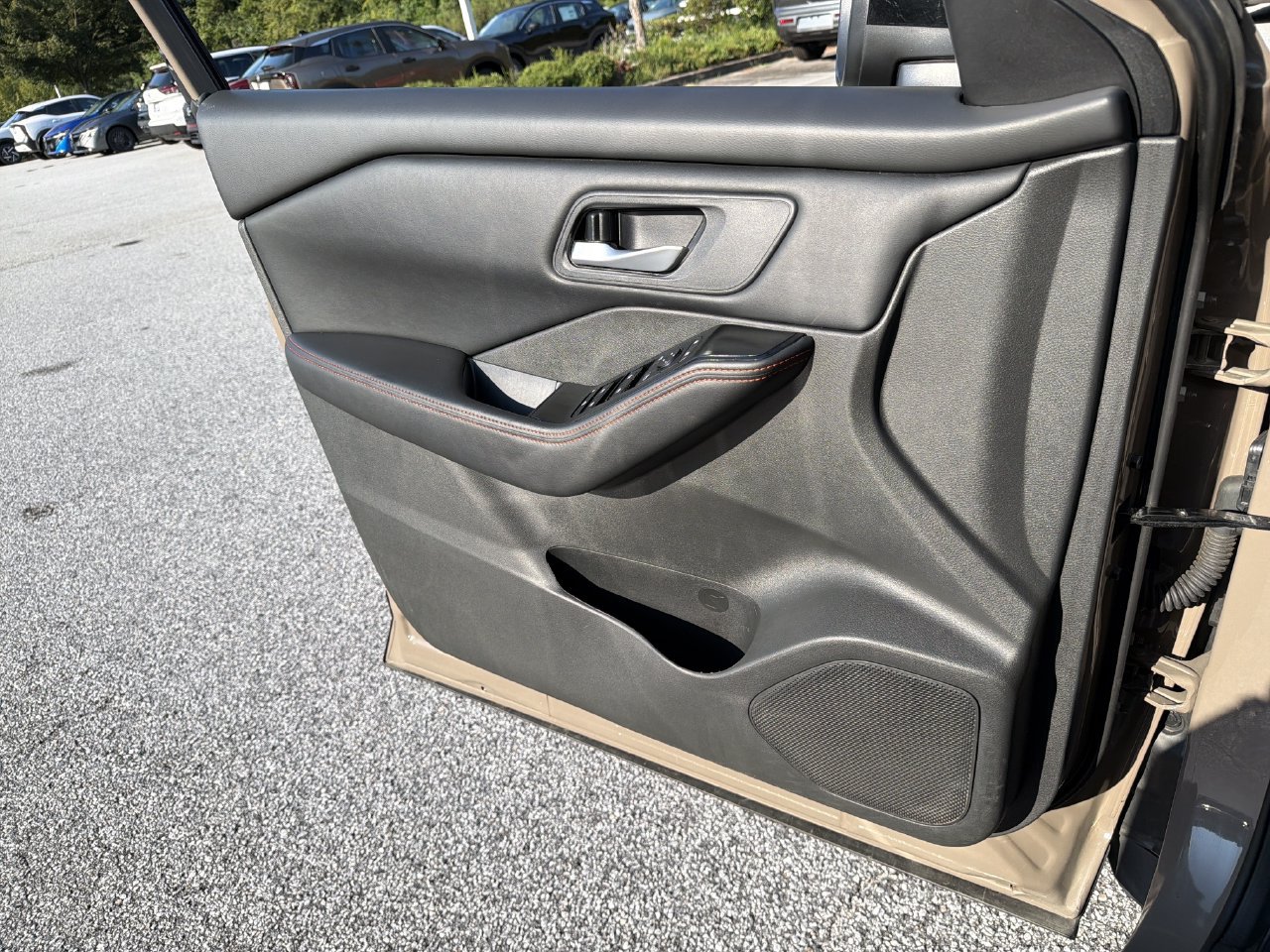Certified 2025 Nissan Rogue SV AWD/4WD image 14