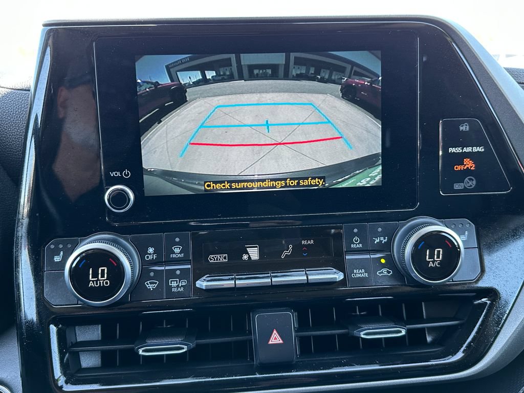 Used 2023 Toyota Highlander XLE FWD image 38