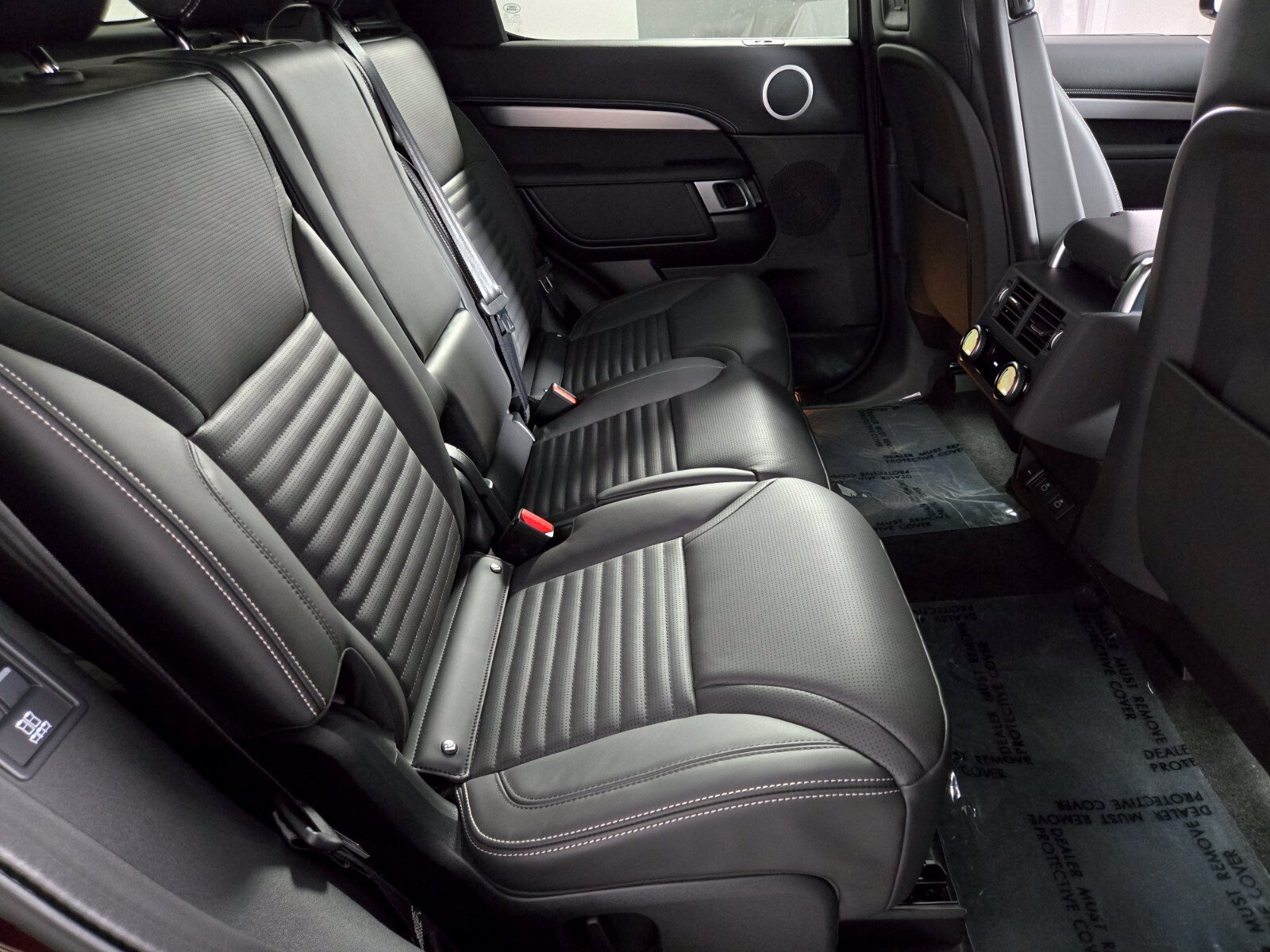 New 2026 Land Rover Discovery Limited Edition AWD/4WD image 18