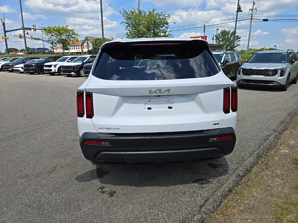 Used 2023 Kia Sorento LX AWD/4WD image 6