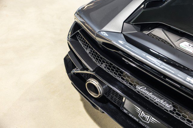 Used 2021 Lamborghini Huracan EVO RWD image 19