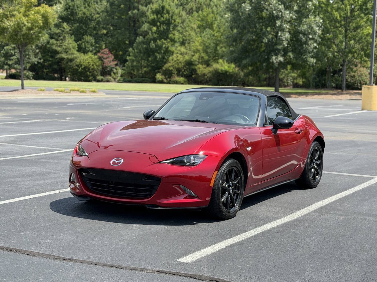 Used 2020 MAZDA MX-5 Miata Sport RWD image 3