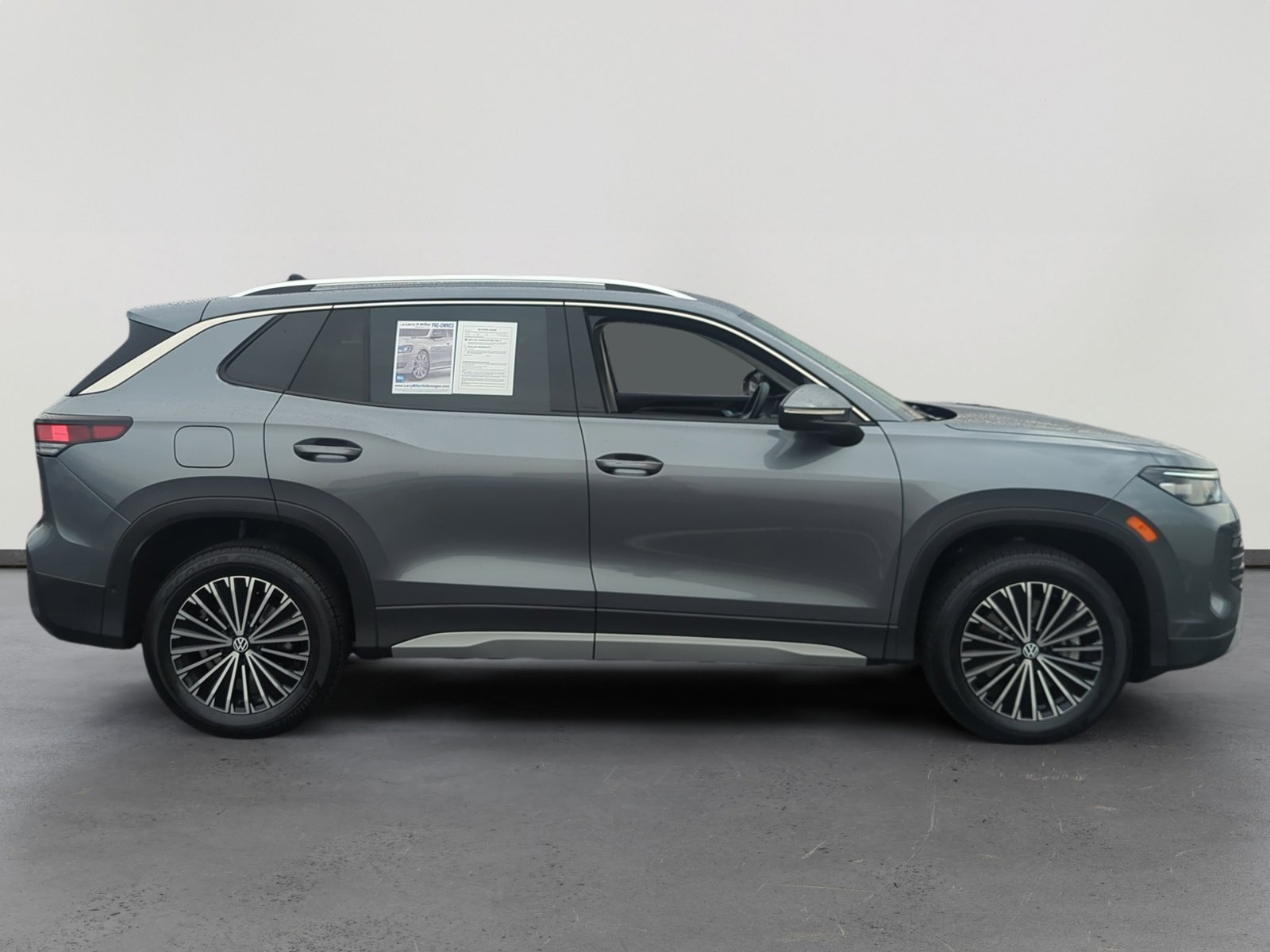 Certified 2025 Volkswagen Tiguan S w/ 18" Wheel Package image 6