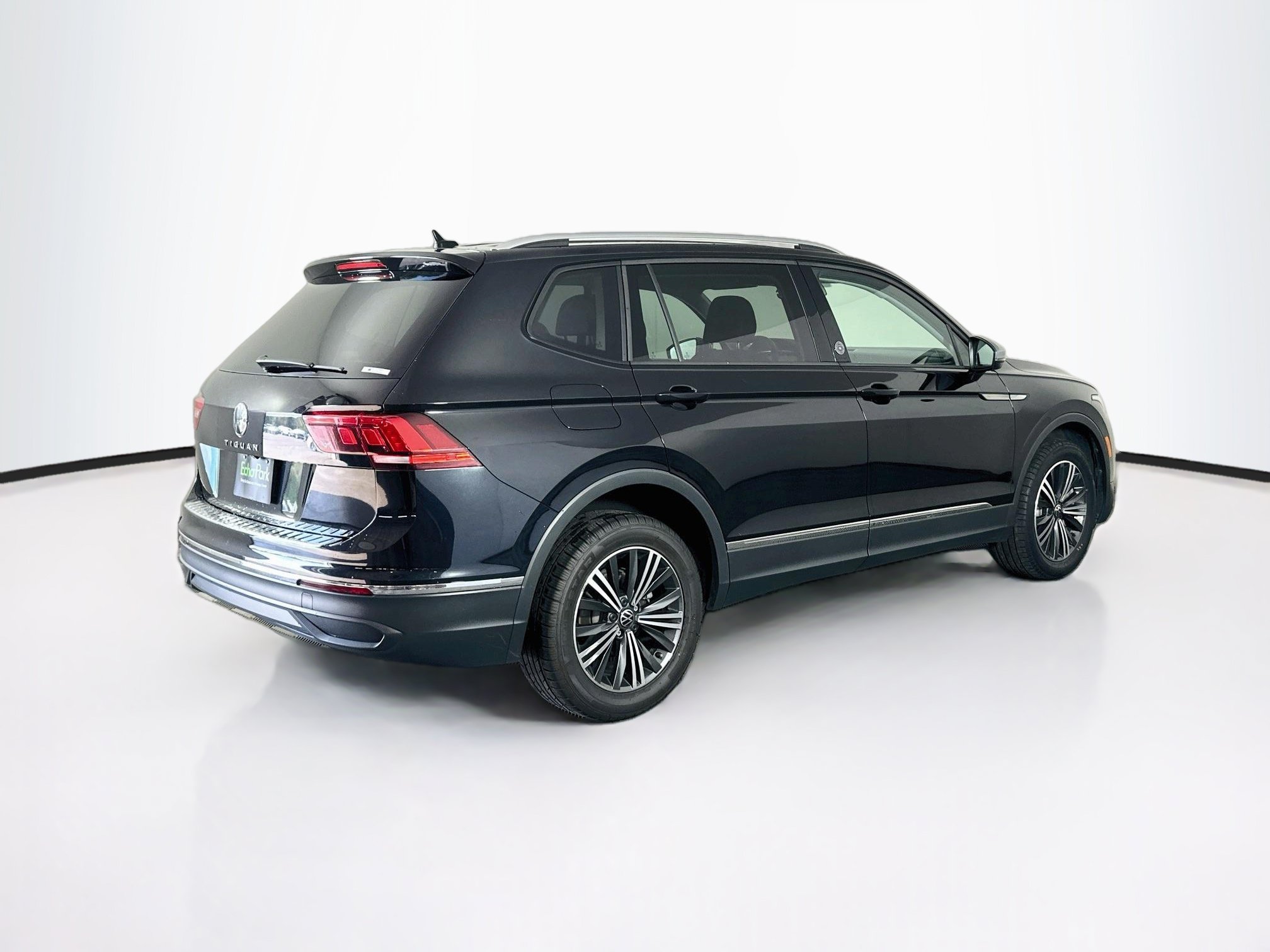 Used 2024 Volkswagen Tiguan Wolfsburg Edition FWD image 9