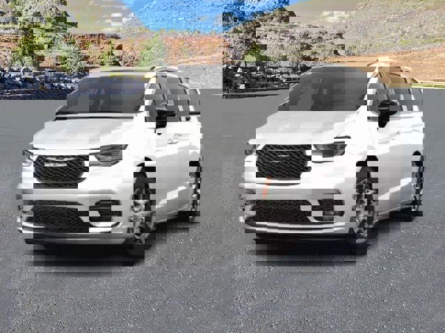 New 2026 Chrysler Pacifica Select image 4