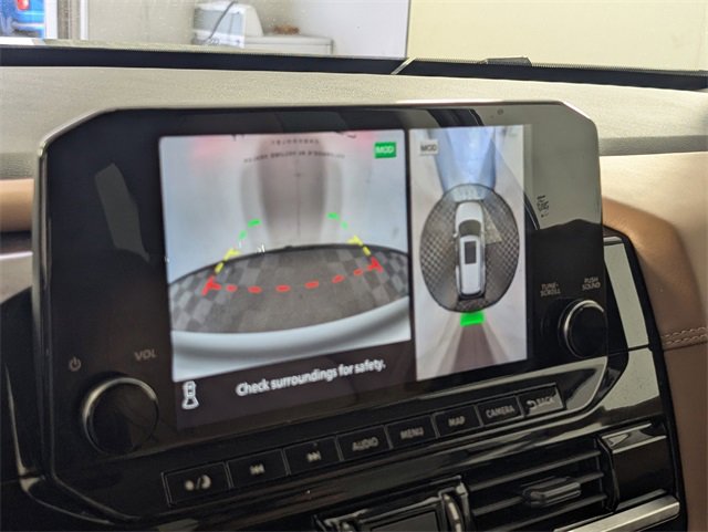 Used 2023 Nissan Pathfinder Platinum image 32