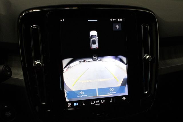 Used 2025 Volvo XC40 B5 Plus image 10