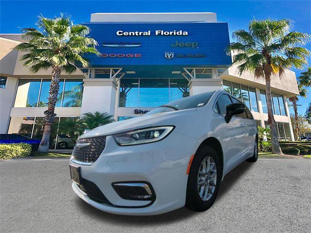 Certified 2024 Chrysler Pacifica Touring-L image 9