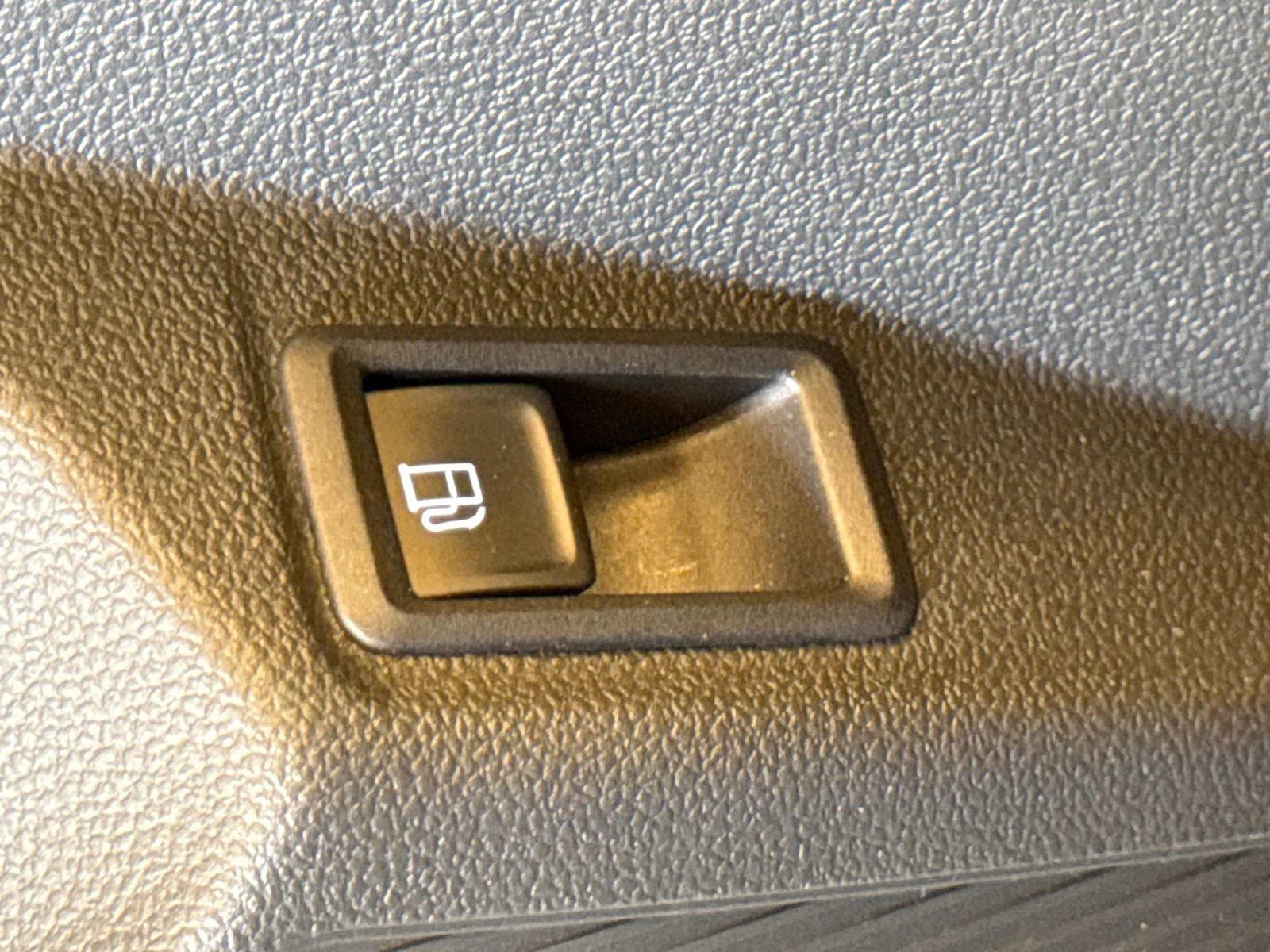 Certified 2024 Volkswagen Taos SE image 31