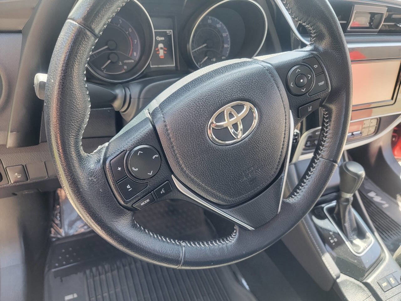Used 2018 Toyota Corolla iM image 14
