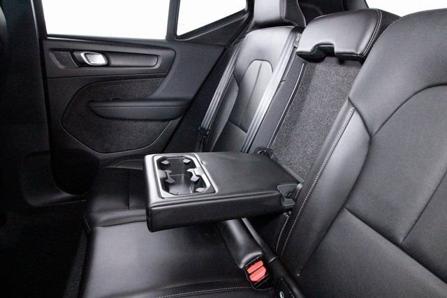 Certified 2025 Volvo XC40 B5 Plus image 27