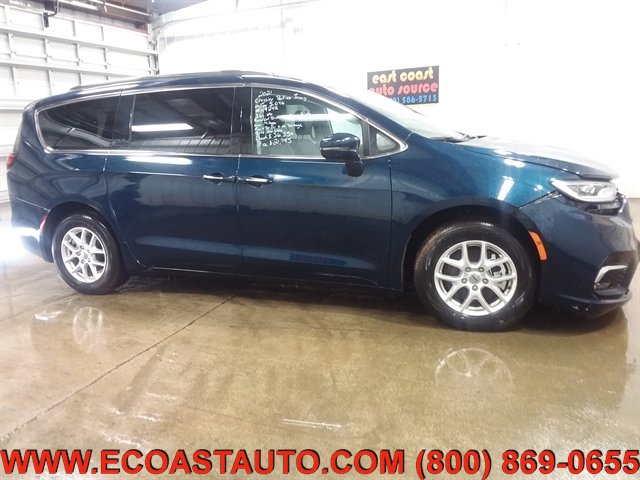 Used 2021 Chrysler Pacifica Touring-L image 5