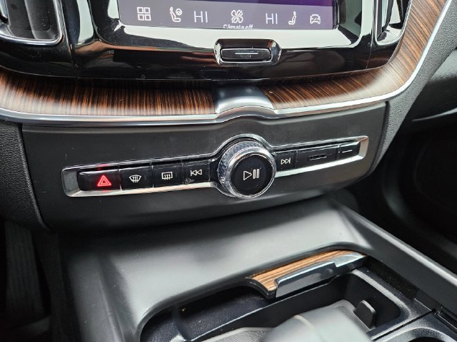 Used 2023 Volvo XC60 B5 Plus w/ Climate Package AWD/4WD image 27