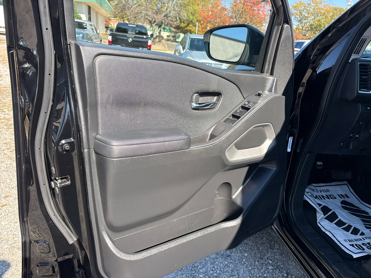 Used 2022 Nissan Frontier SV image 24