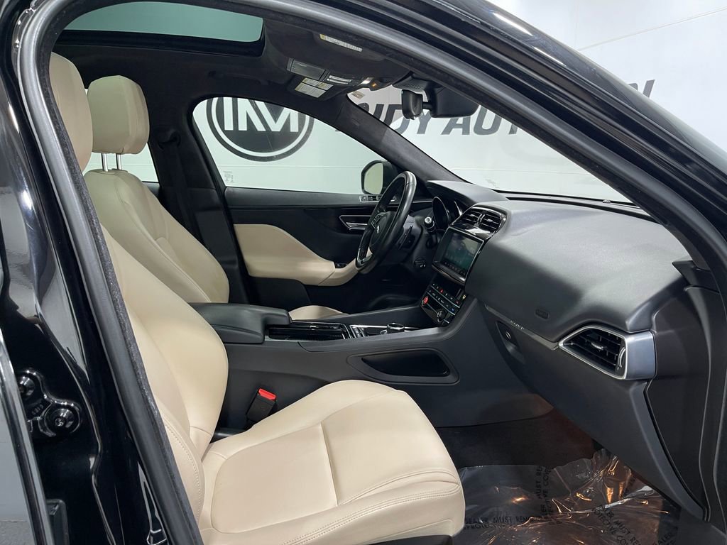 Used 2020 Jaguar F-PACE Premium image 34
