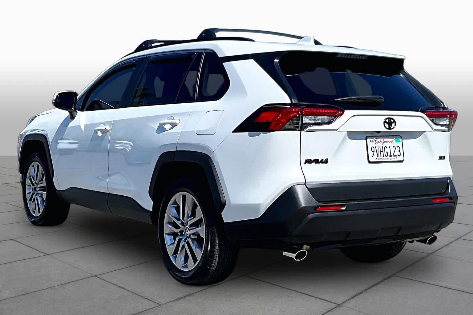 Used 2025 Toyota RAV4 XLE Premium FWD image 11