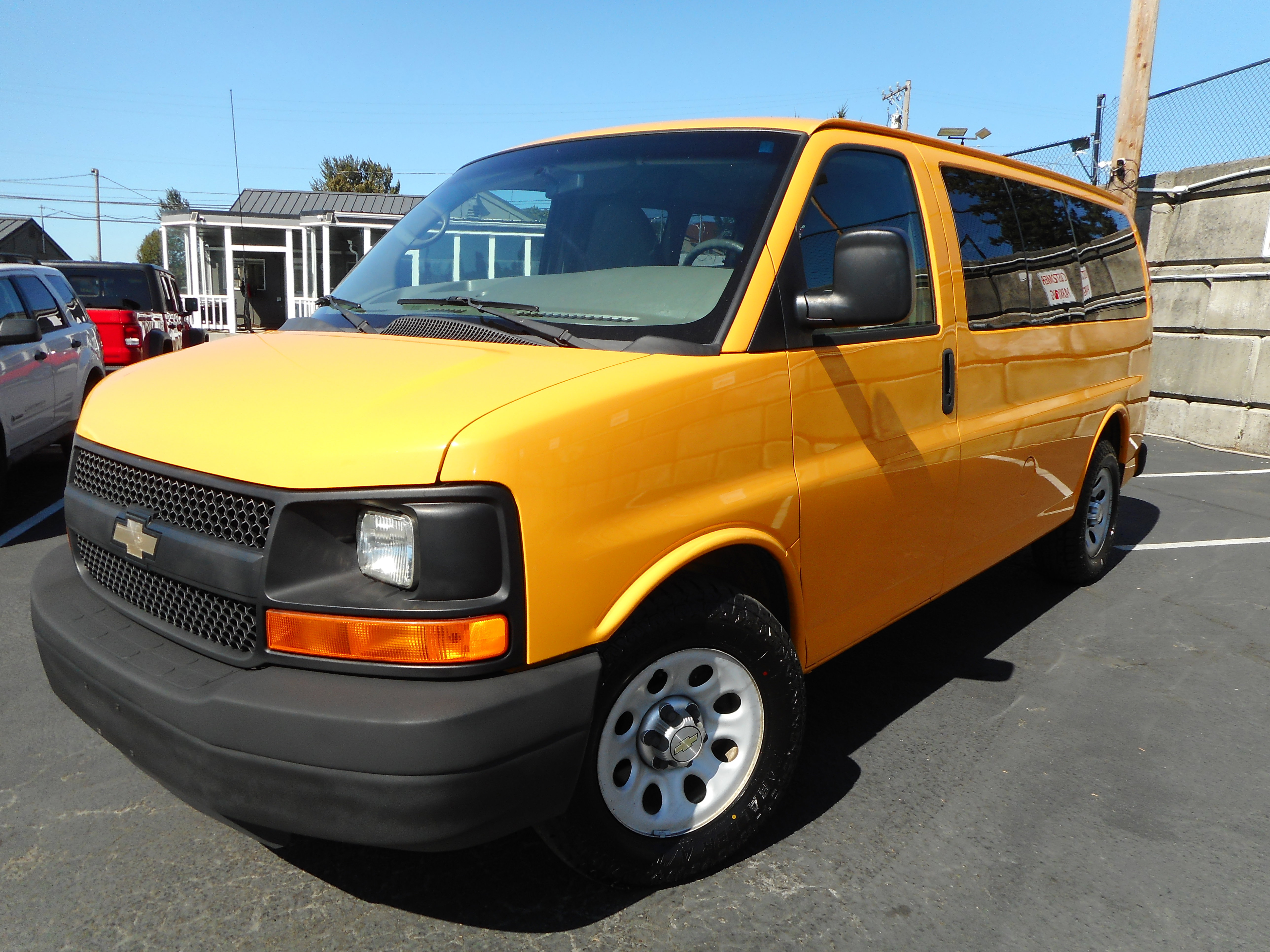 Used 2010 Chevrolet Express 1500 LS image 3