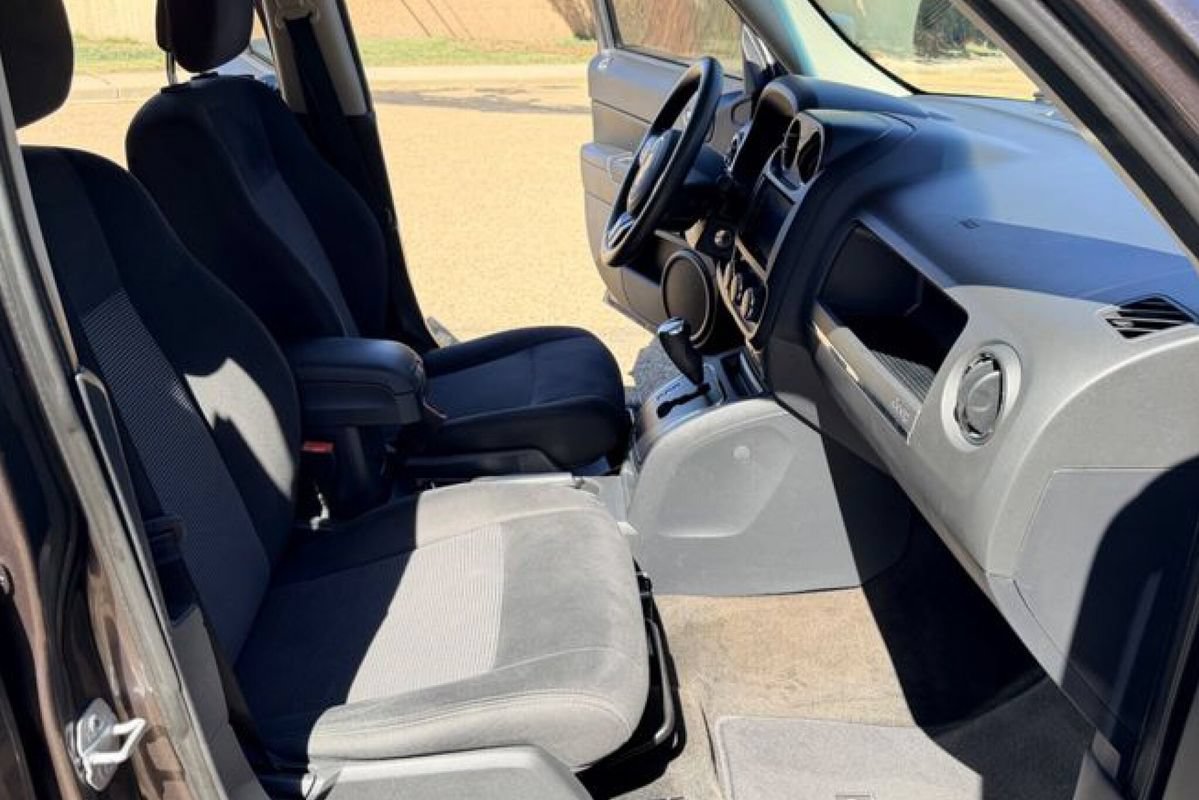 Used 2015 Jeep Patriot Sport AWD/4WD image 19