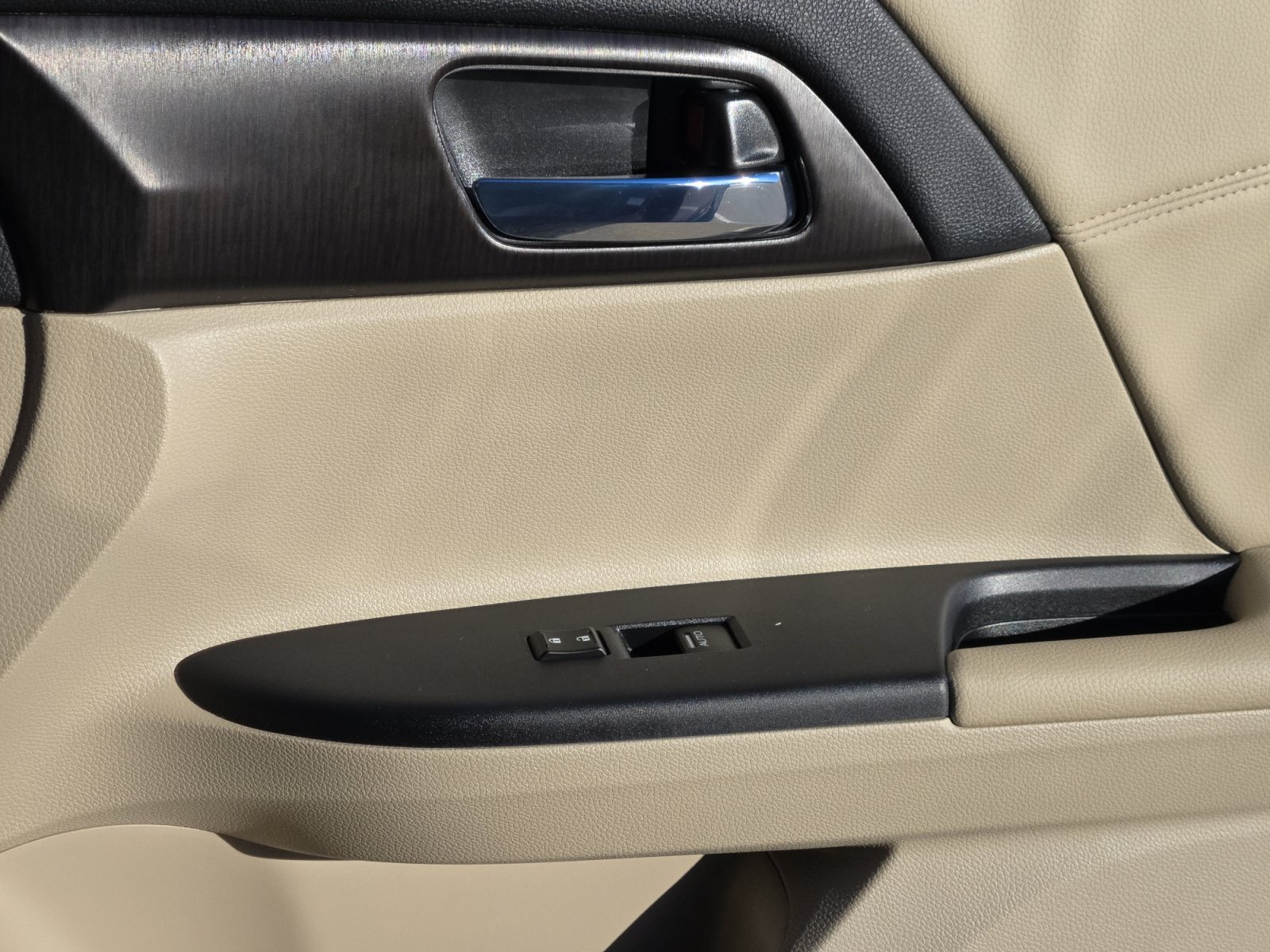 Used 2015 Honda Accord EX-L image 17