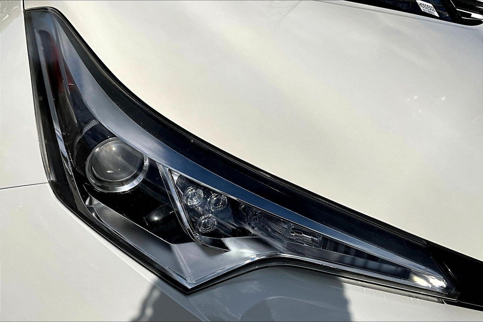 Used 2019 Toyota C-HR XLE FWD image 26