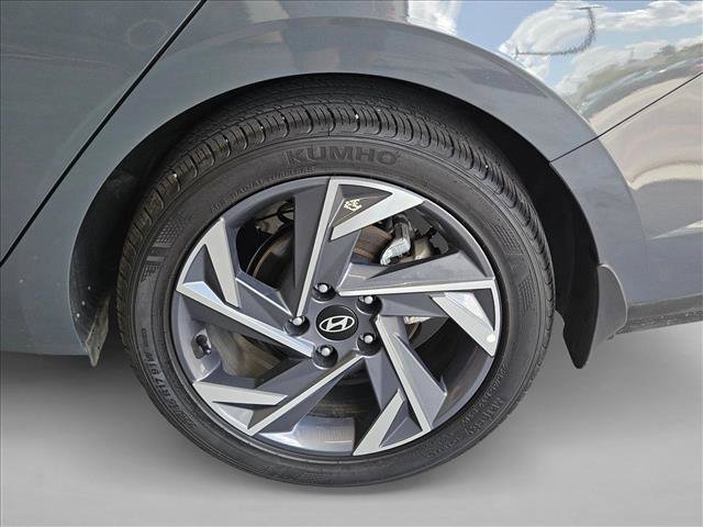 Used 2025 Hyundai Elantra Sport FWD image 19