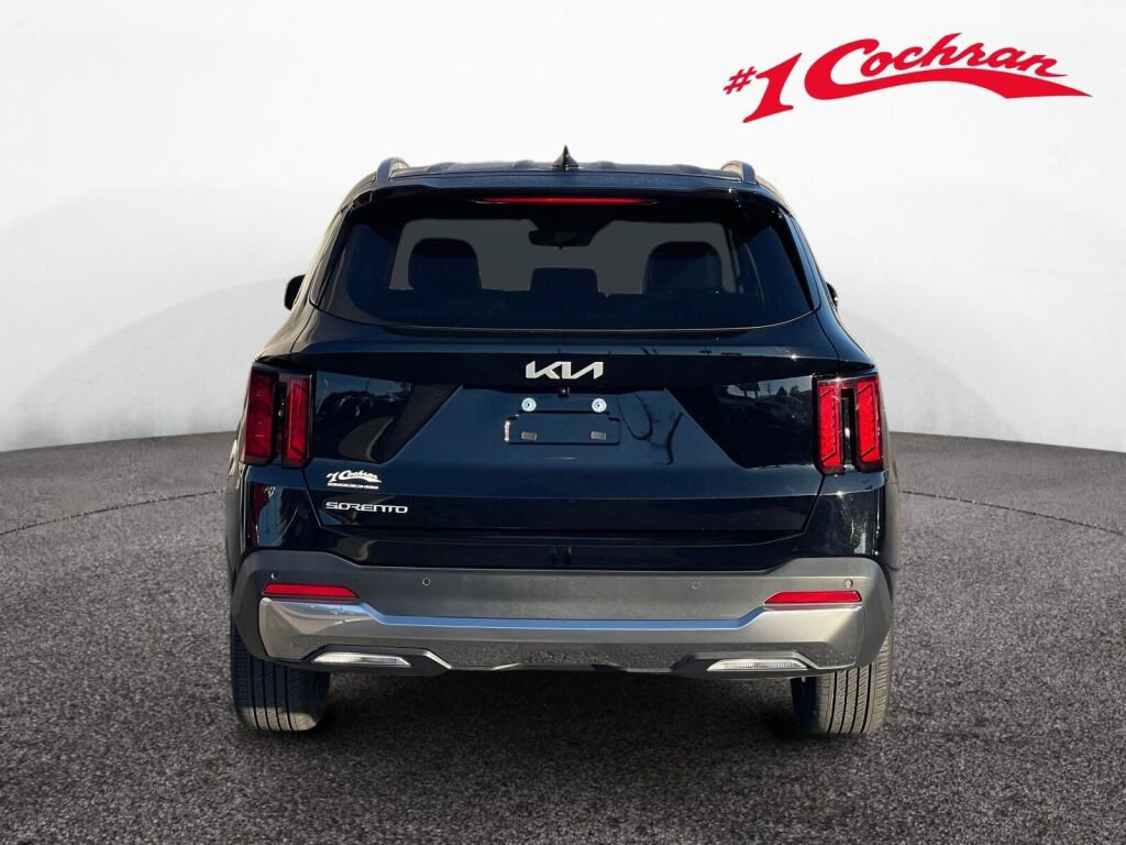 Used 2024 Kia Sorento S image 6