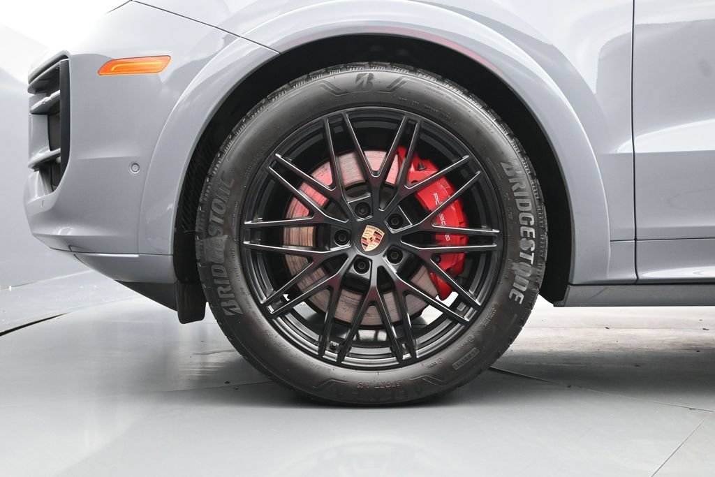 Certified 2025 Porsche Cayenne GTS AWD/4WD image 9