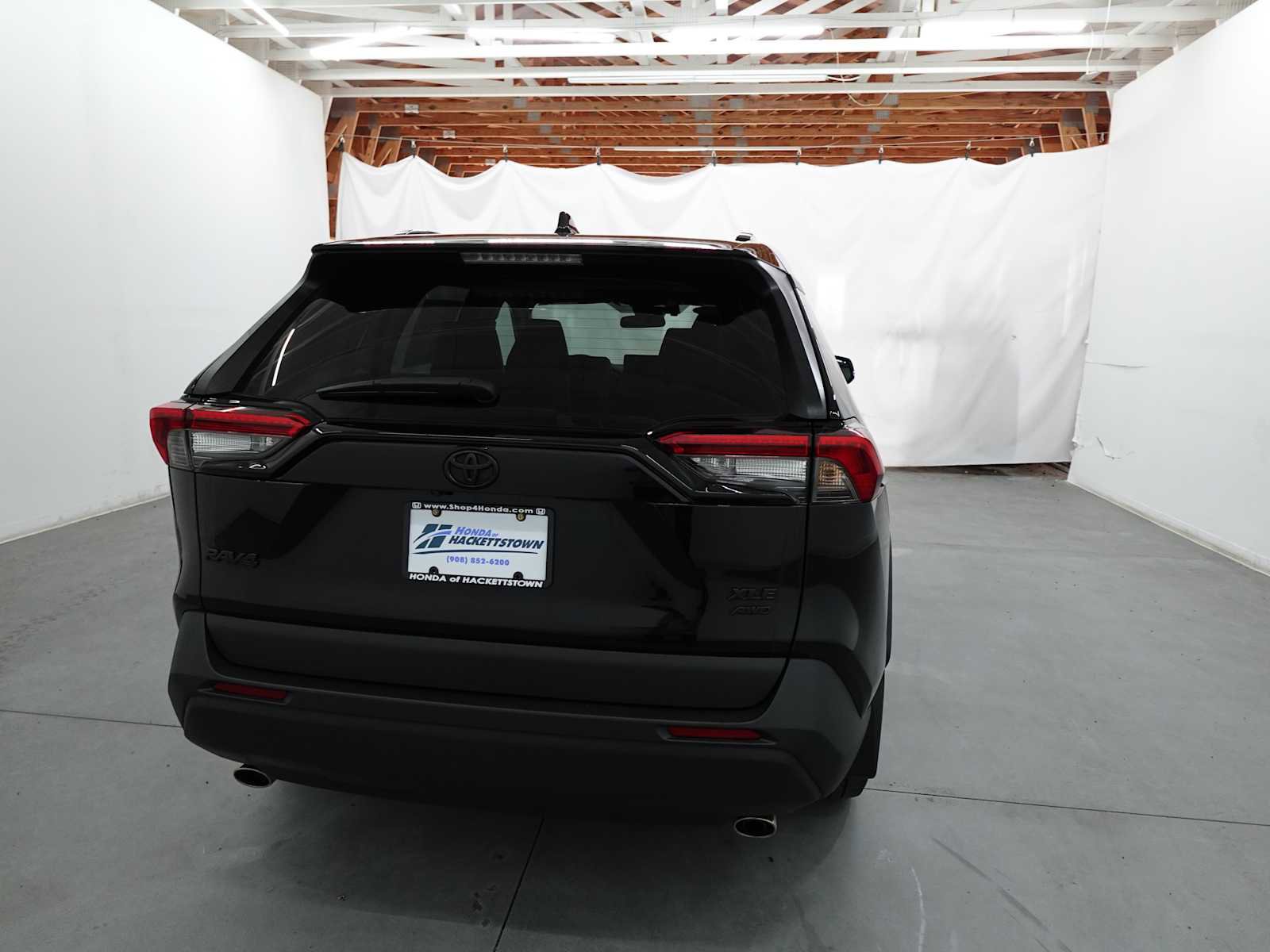 Used 2023 Toyota RAV4 XLE Premium image 5