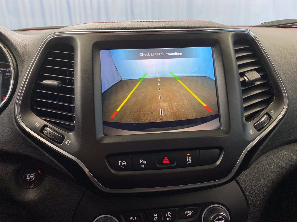 Used 2020 Jeep Cherokee Trailhawk AWD/4WD image 18