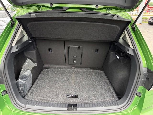 Used 2025 Volkswagen Taos SE w/ Panoramic Sunroof Package AWD/4WD image 18