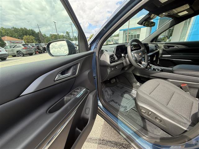 New 2026 Chevrolet Traverse LT w/ LPO, Floor Liner Package image 11