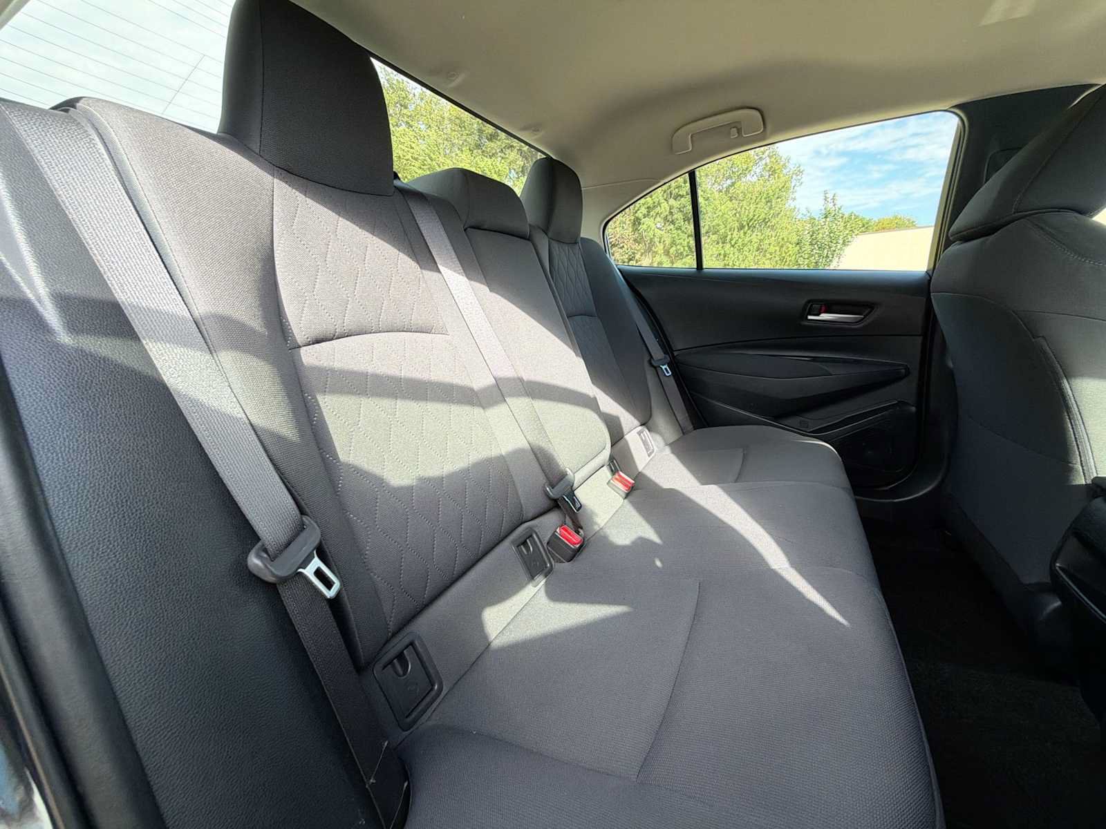 Used 2020 Toyota Corolla LE w/ LE Convenience Package FWD image 17