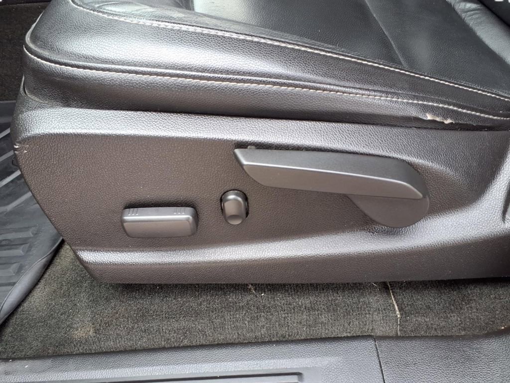 Used 2017 GMC Canyon SLT w/ Trailering Package image 29