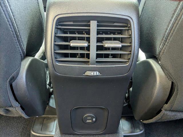 Used 2022 Ford Escape SE w/ SE Sport Appearance Package FWD image 16