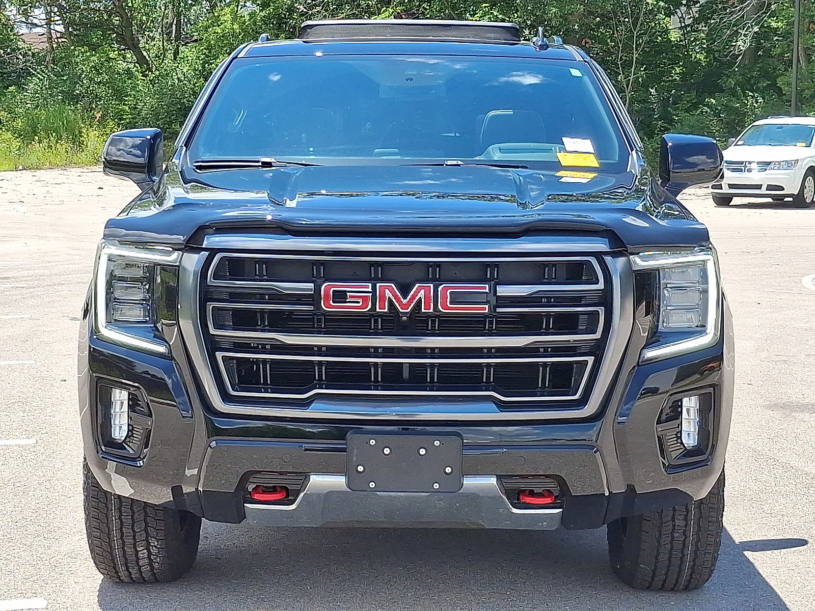 Used 2023 GMC Yukon XL AT4 w/ AT4 Premium Plus Package AWD/4WD image 29