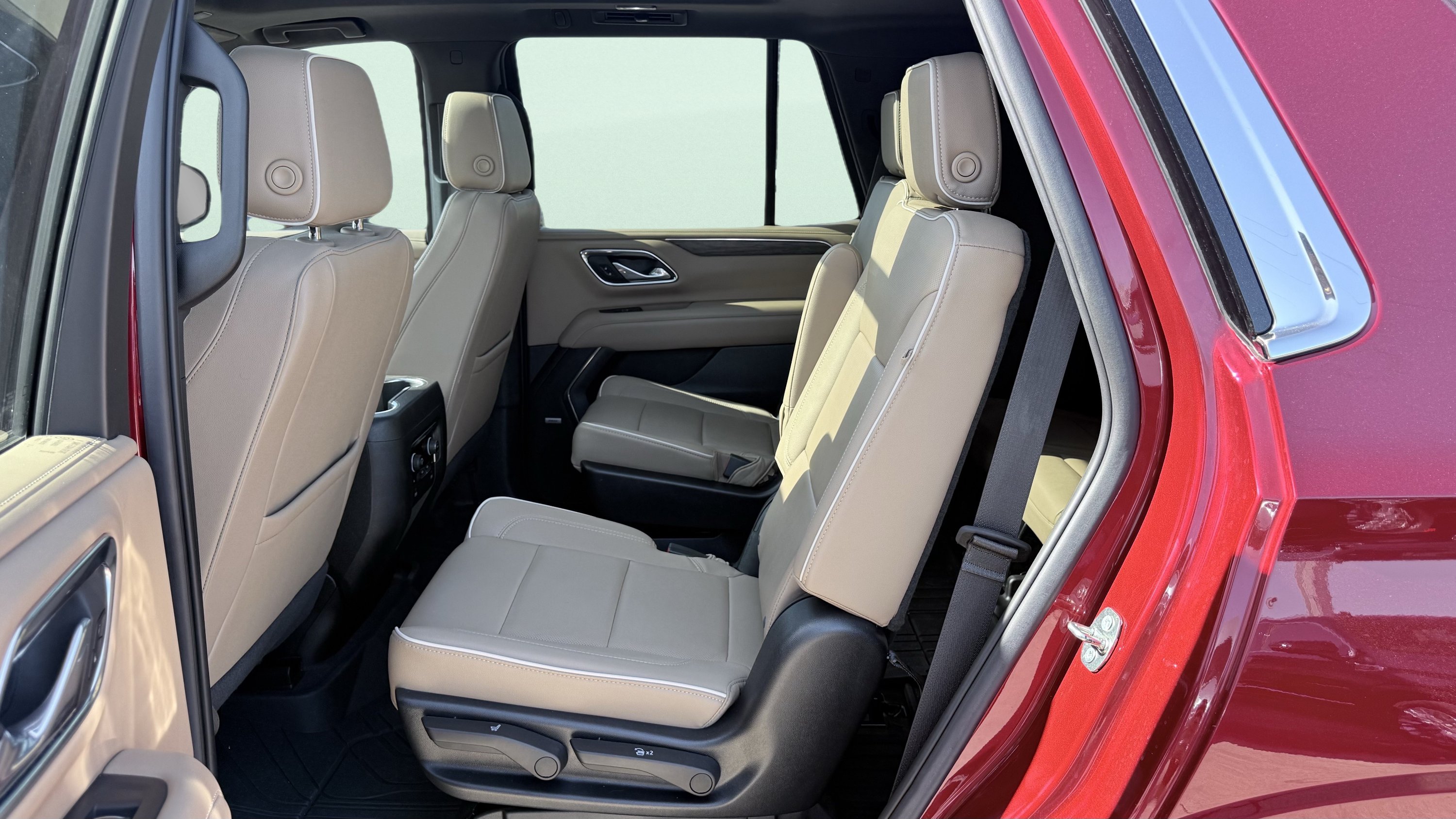 Used 2023 Chevrolet Tahoe Premier w/ Premium Package RWD image 32